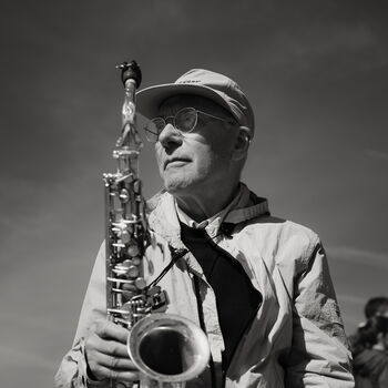 Ein Spaziergang in PARIS 2026 – Musik und Seifenblasen