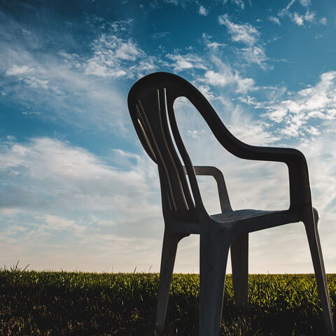 corona-2020-06 - Corona und kein Ende … in den Feldern und ein Stuhl