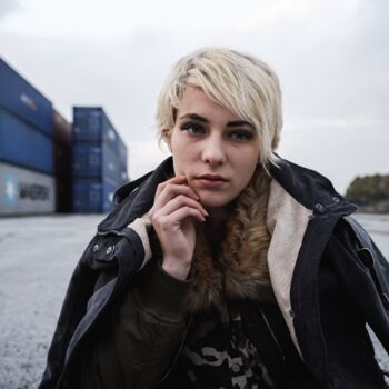 Moments in Time - Julia Litzenberger im Niehler Container Hafen @2016